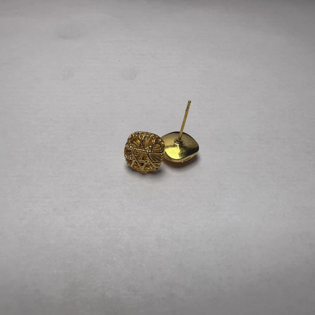 18K金拉丝方糖耳钉a50