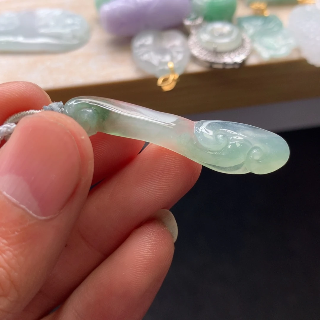 翡翠未镶嵌颈饰吊坠