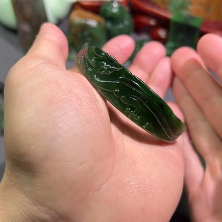 和田玉颈饰未镶嵌宝*儿