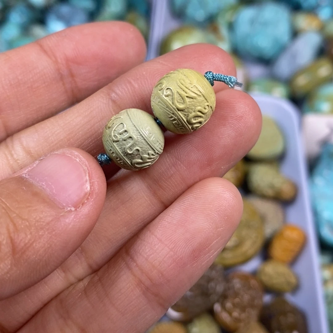 绿松石未镶嵌颈饰