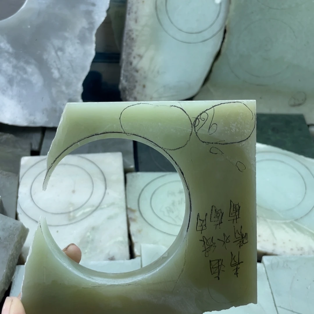 顺***心和田玉未镶嵌手镯两个葫芦