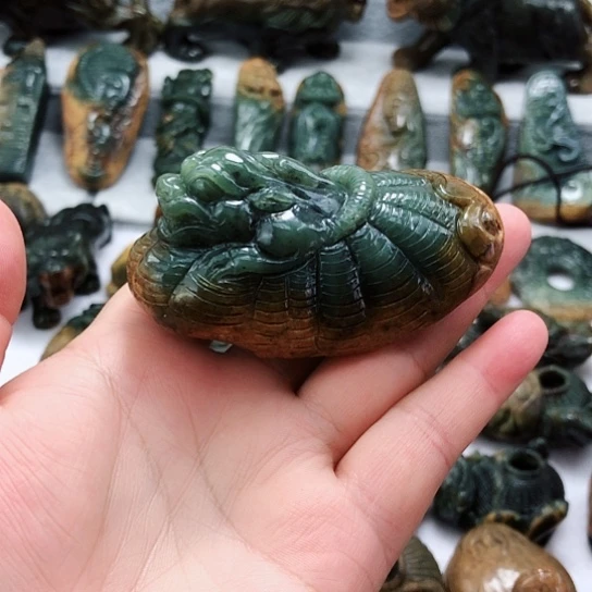 岫岩河磨玉（透闪石质玉）把件未镶嵌