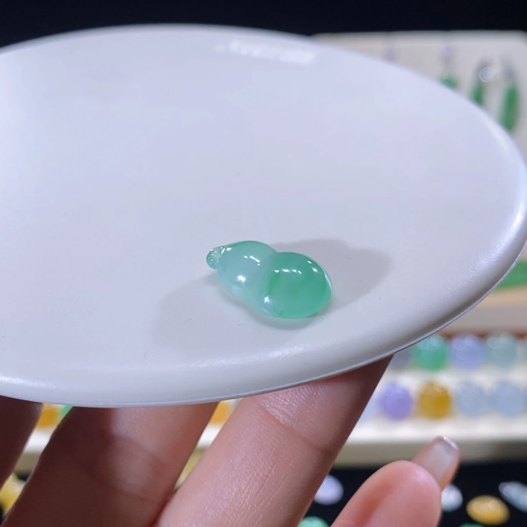 翡翠未镶嵌颈饰翡翠冰绿葫芦