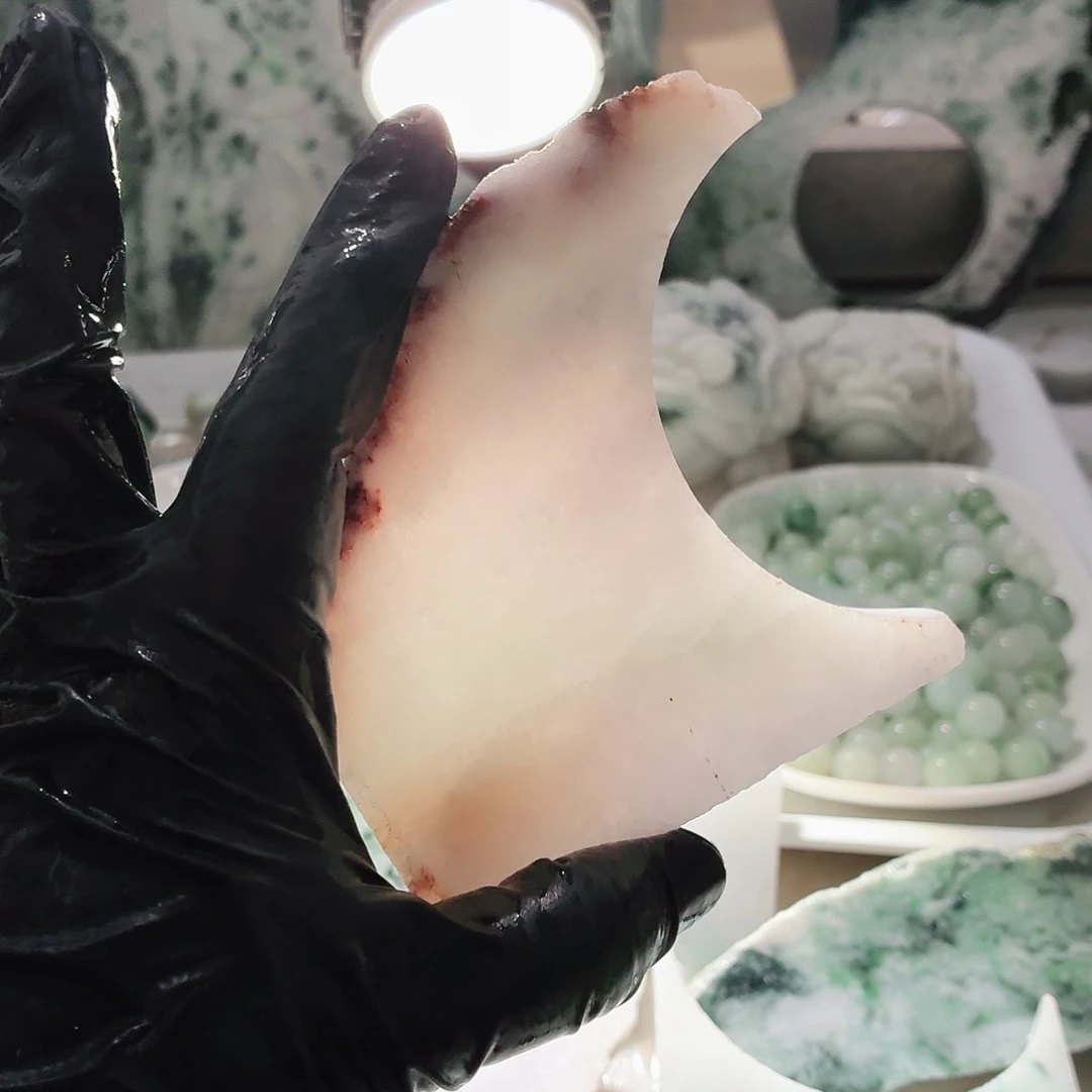 翡翠未镶嵌颈饰边角料