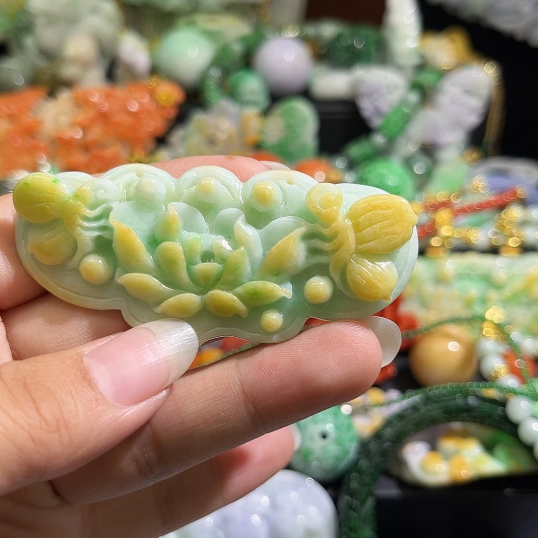 翡翠未镶嵌颈饰待编织