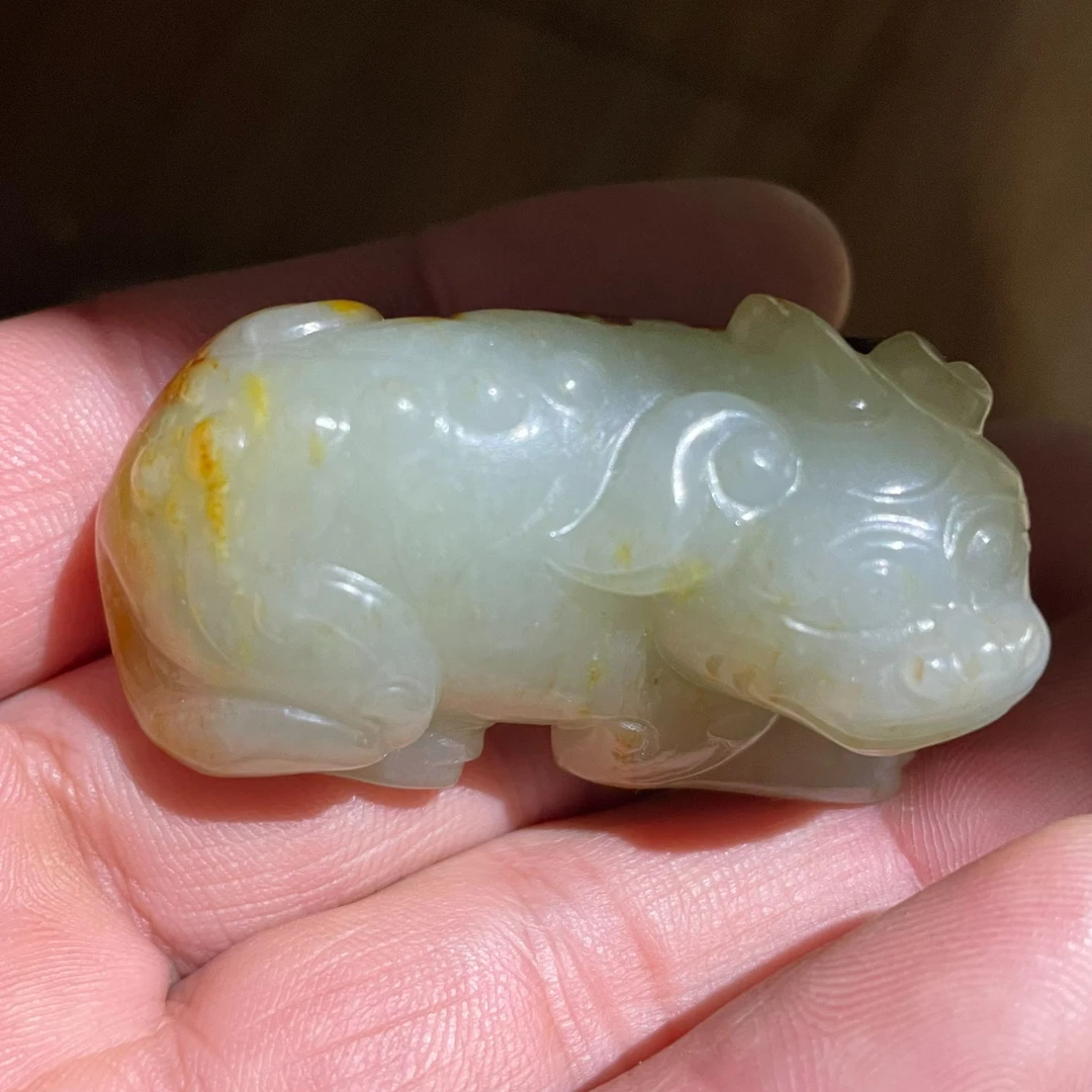 只买单纯的吊坠，没带链子，属的性质。锆石吊坠 神兽貔貅吊坠