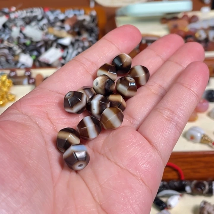 玛瑙/玉髓未镶嵌颈饰44有一部分瑕疵