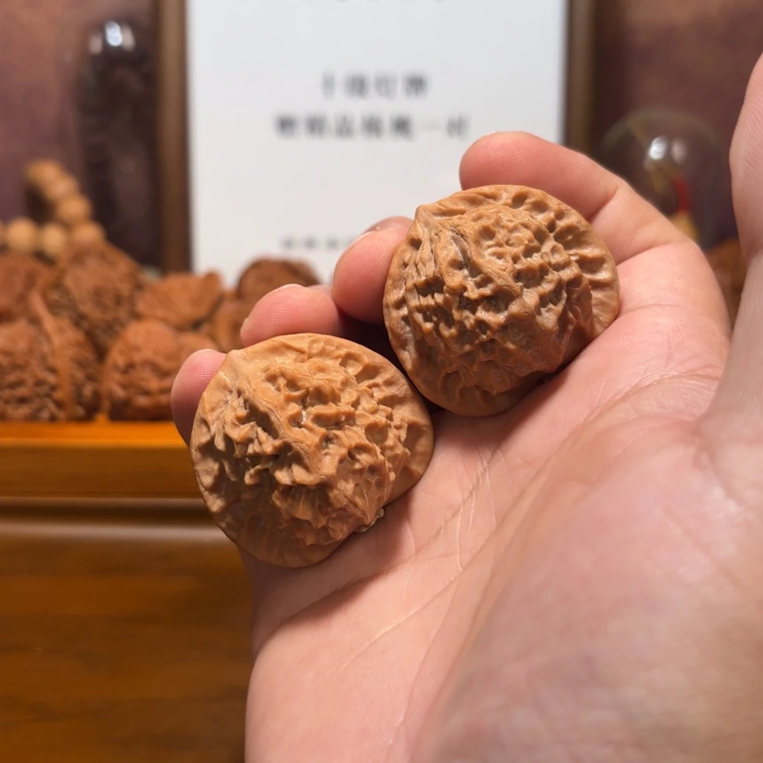 文玩核桃吊坠瓷娃娃Q5319