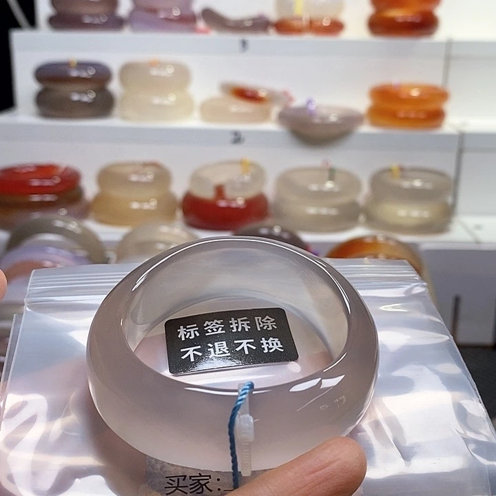 袁***利玛瑙/玉髓未镶嵌手镯满圈龙纹