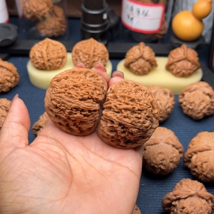 文玩核桃吊坠46球疆全品