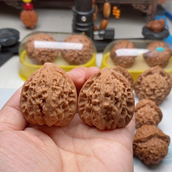 文玩核桃吊坠温**呀35金牛