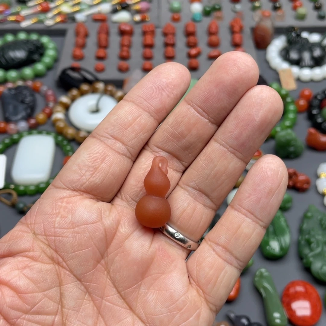 陈***才和田玉（青玉）未镶嵌颈饰