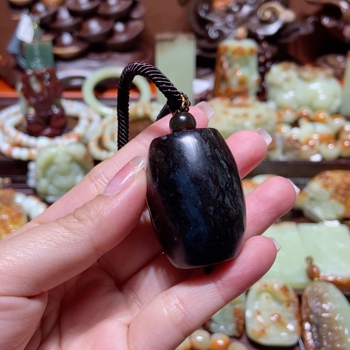 岫岩河磨玉（透闪石质玉）挂件未镶嵌