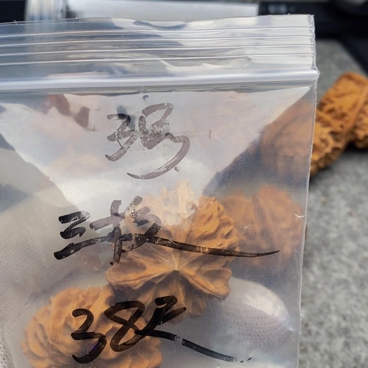 自***:吊坠文玩核桃三棱