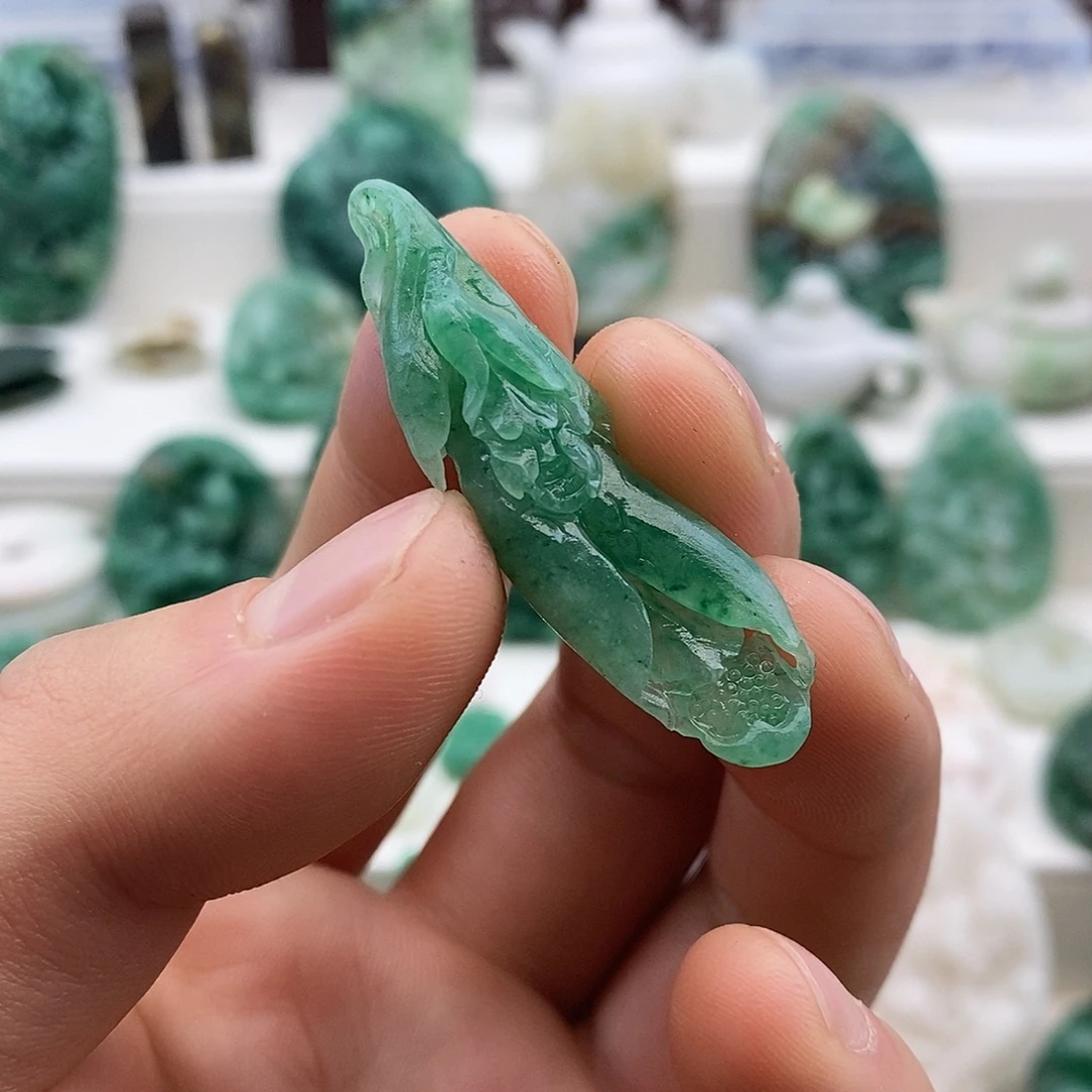 独山玉未镶嵌颈饰