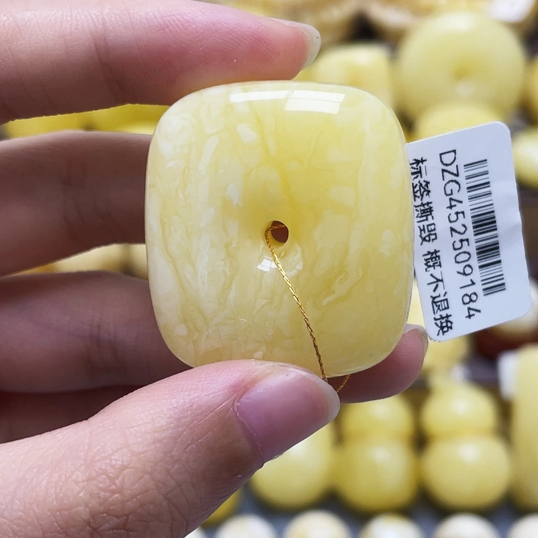 琥珀未镶嵌裸石30.6*16mm扣子