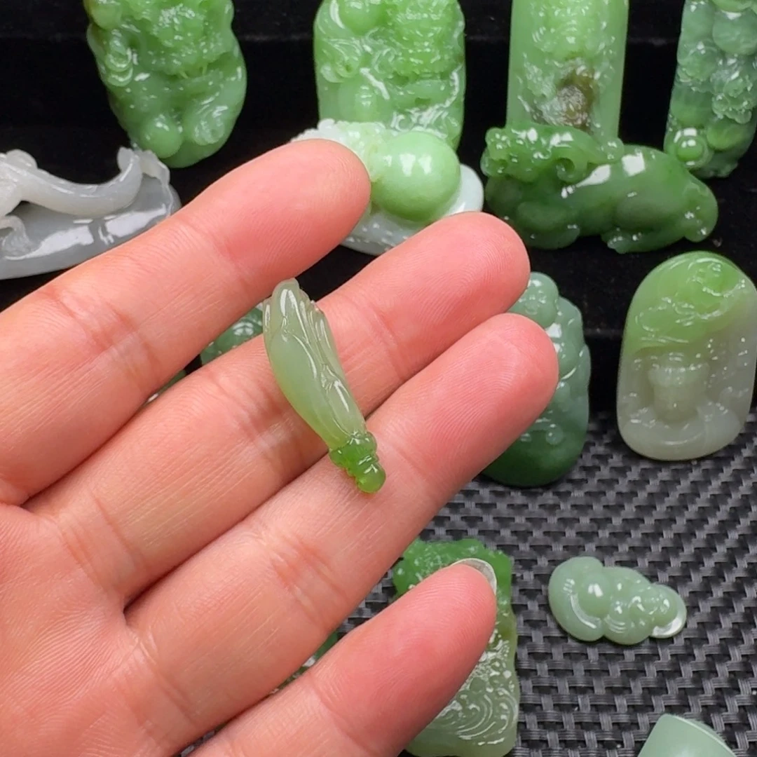 和田玉未镶嵌耳饰