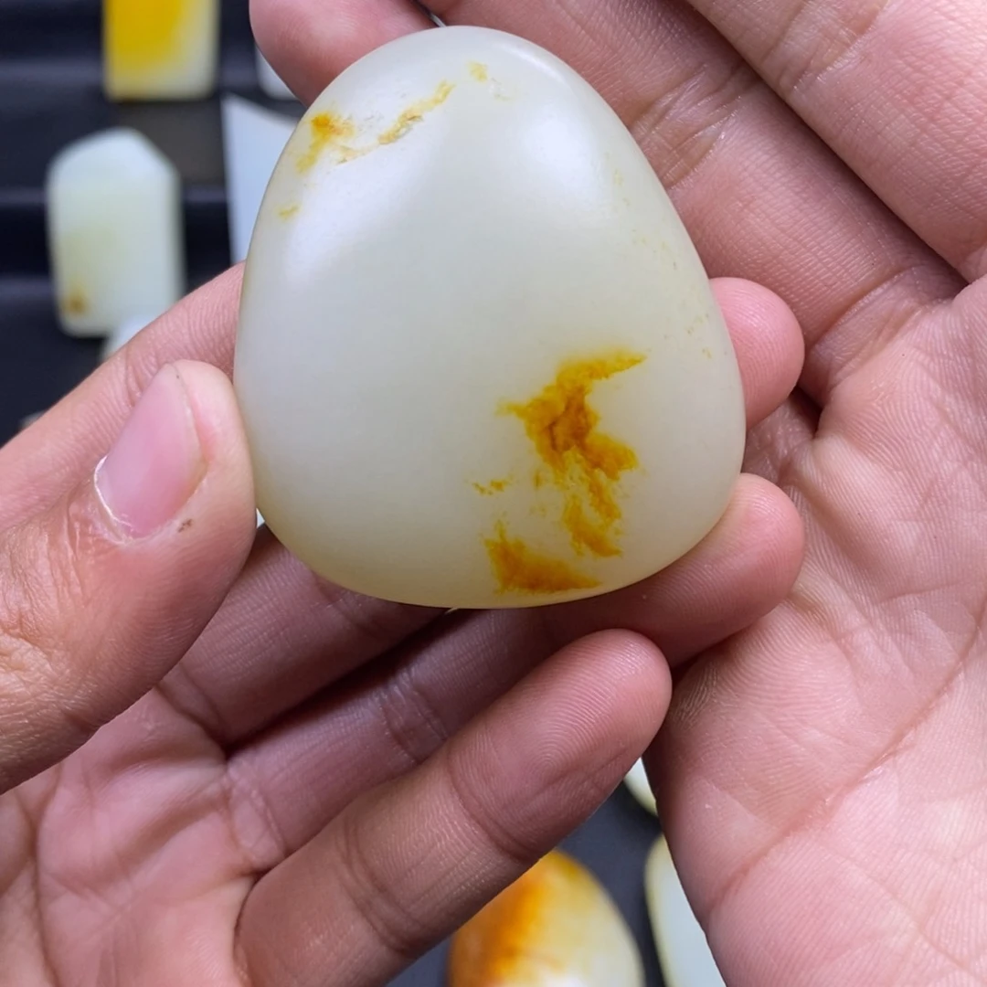 未镶嵌吊坠定制和田玉余***求