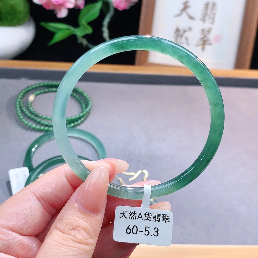 未镶嵌手镯（圆镯）翡翠