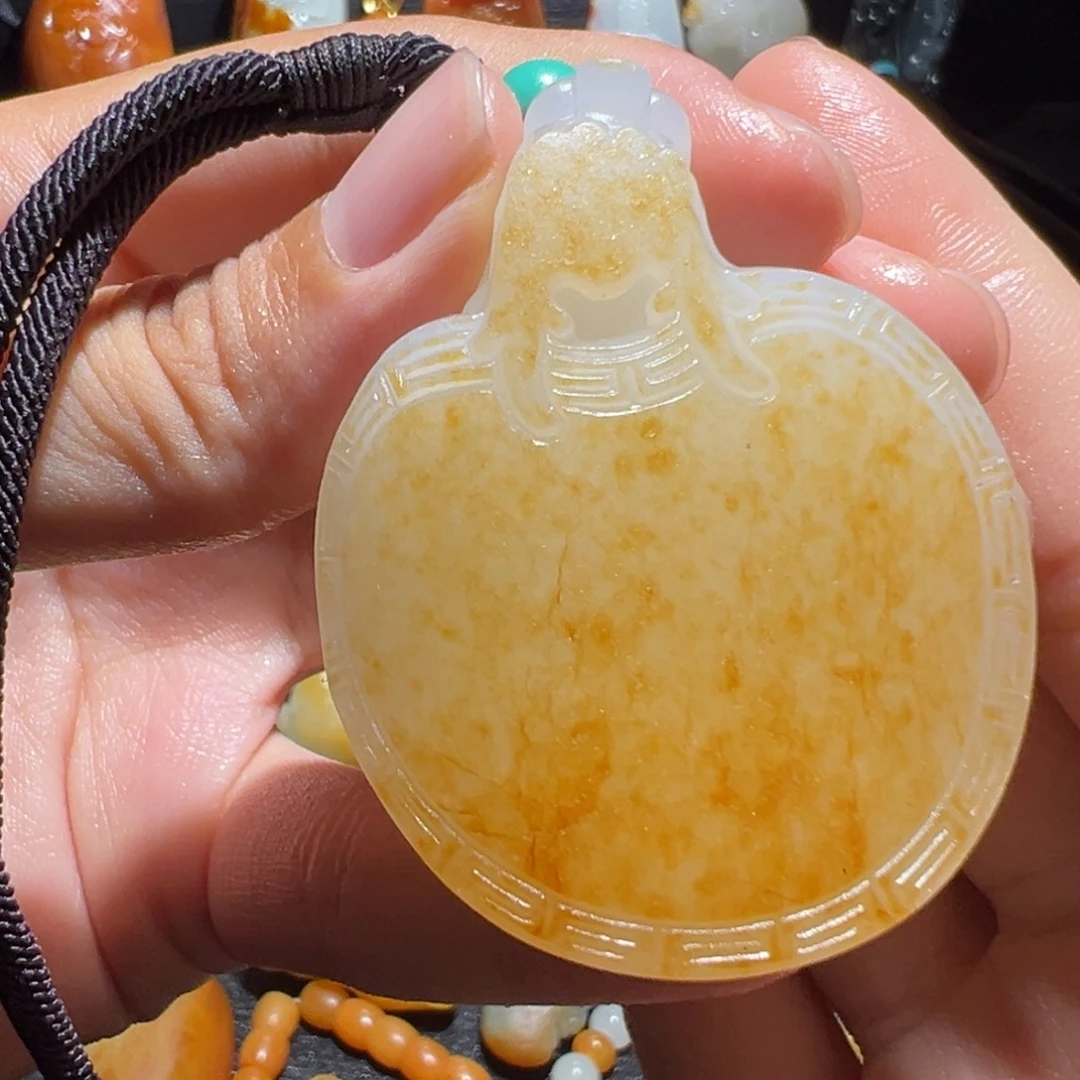 小****和田玉未镶嵌颈饰