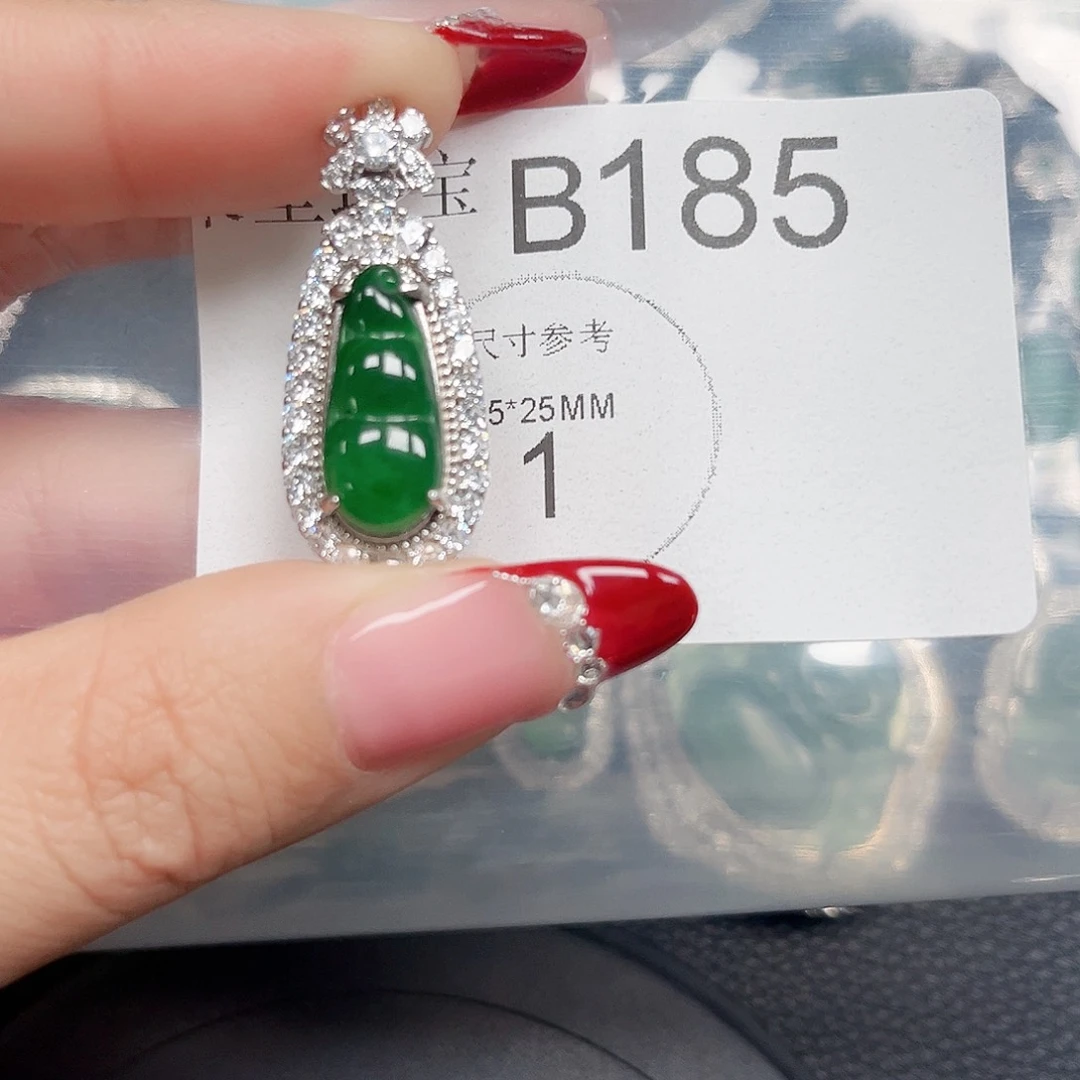 翡翠颈饰未镶嵌翡翠185