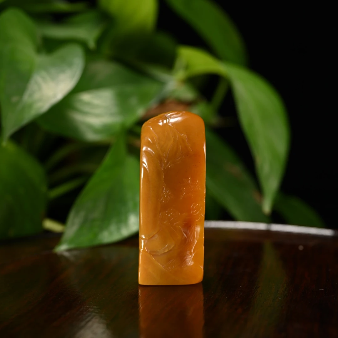 lot8841 2601020021田黄石山水印章/保利