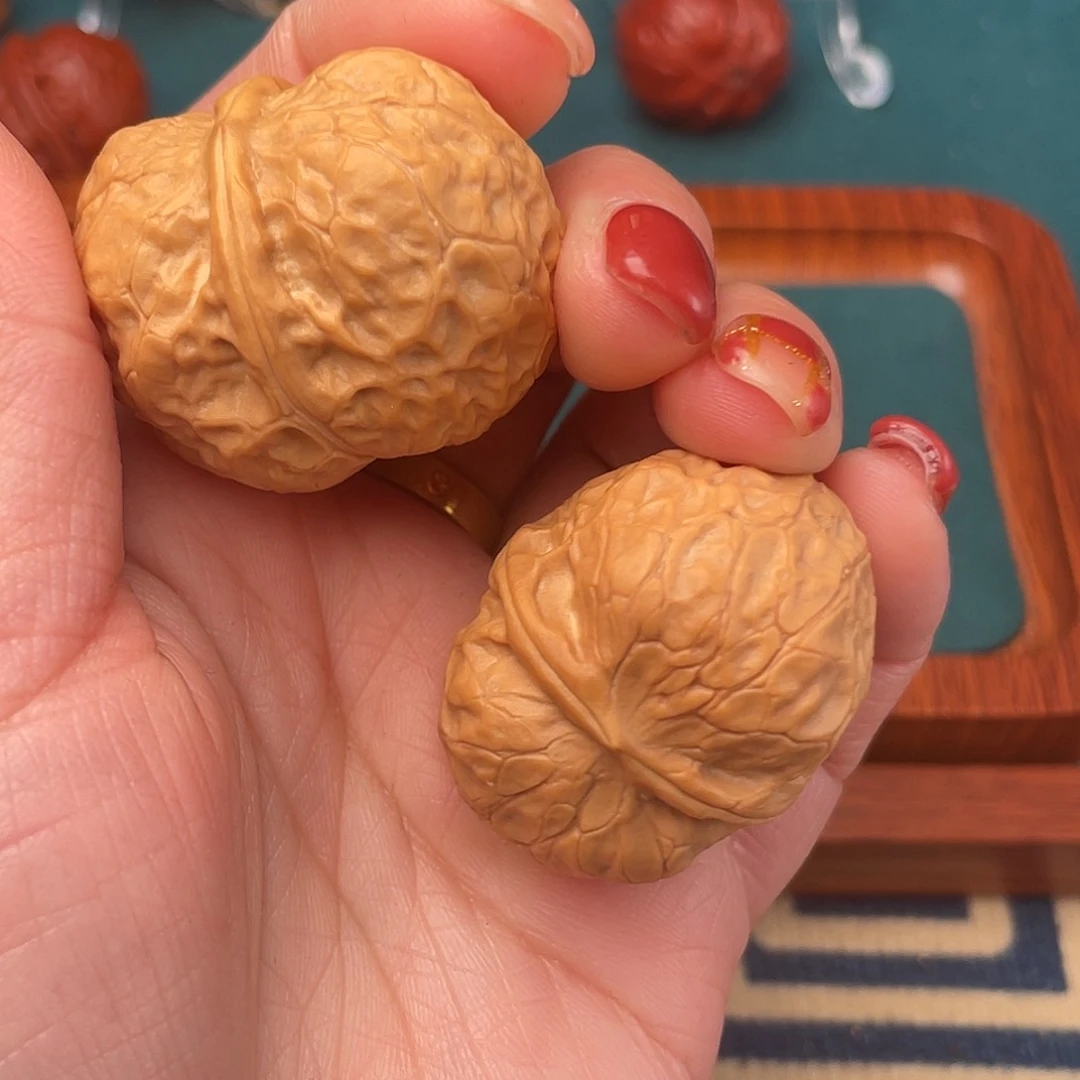 文玩核桃把件金锭元宝