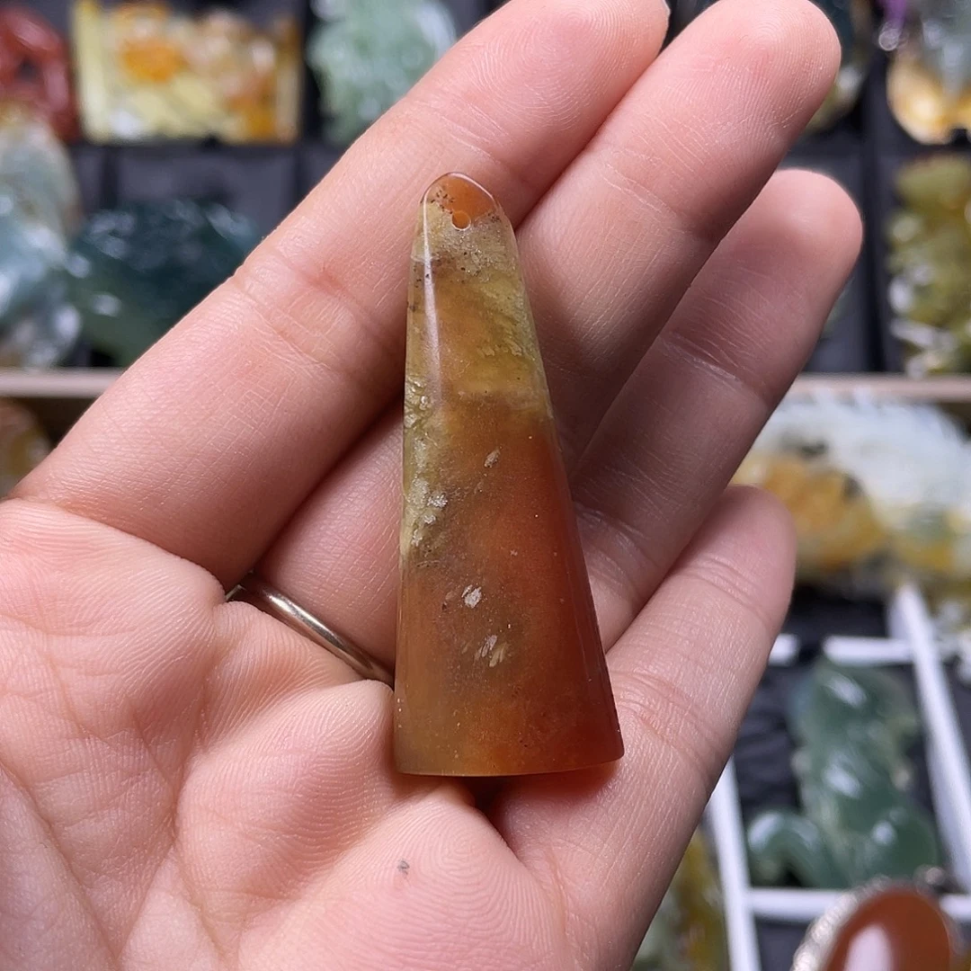 蛇纹石玉未镶嵌颈饰