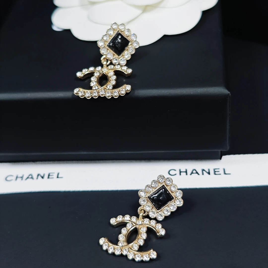 全新未使用 Chanel/香奈儿 耳环气质时尚百搭镶钻精致