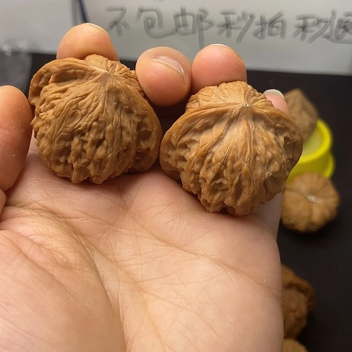 文玩核桃   磨盘山地