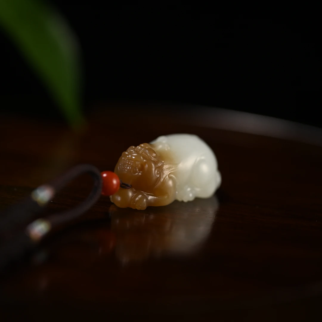 LOT8832 2511170080和田玉且末糖貔貅挂件/保利