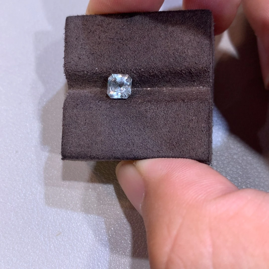 希***话海蓝宝石裸石方5   0.7克拉