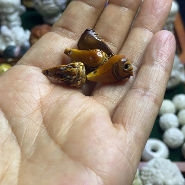 配饰鹿角雕刻一起出