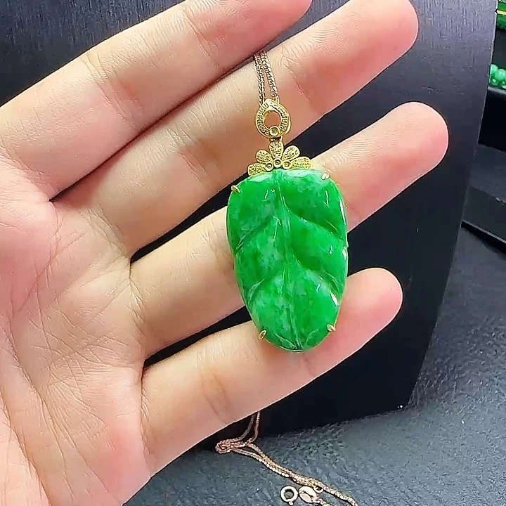 翡翠18K金镶嵌颈饰翡翠