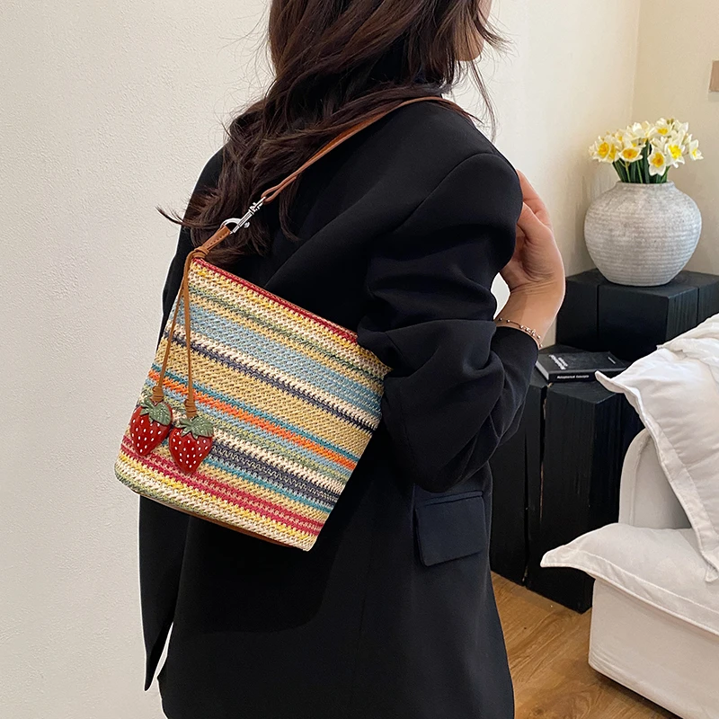 新款包包单肩斜跨女包通勤大容量