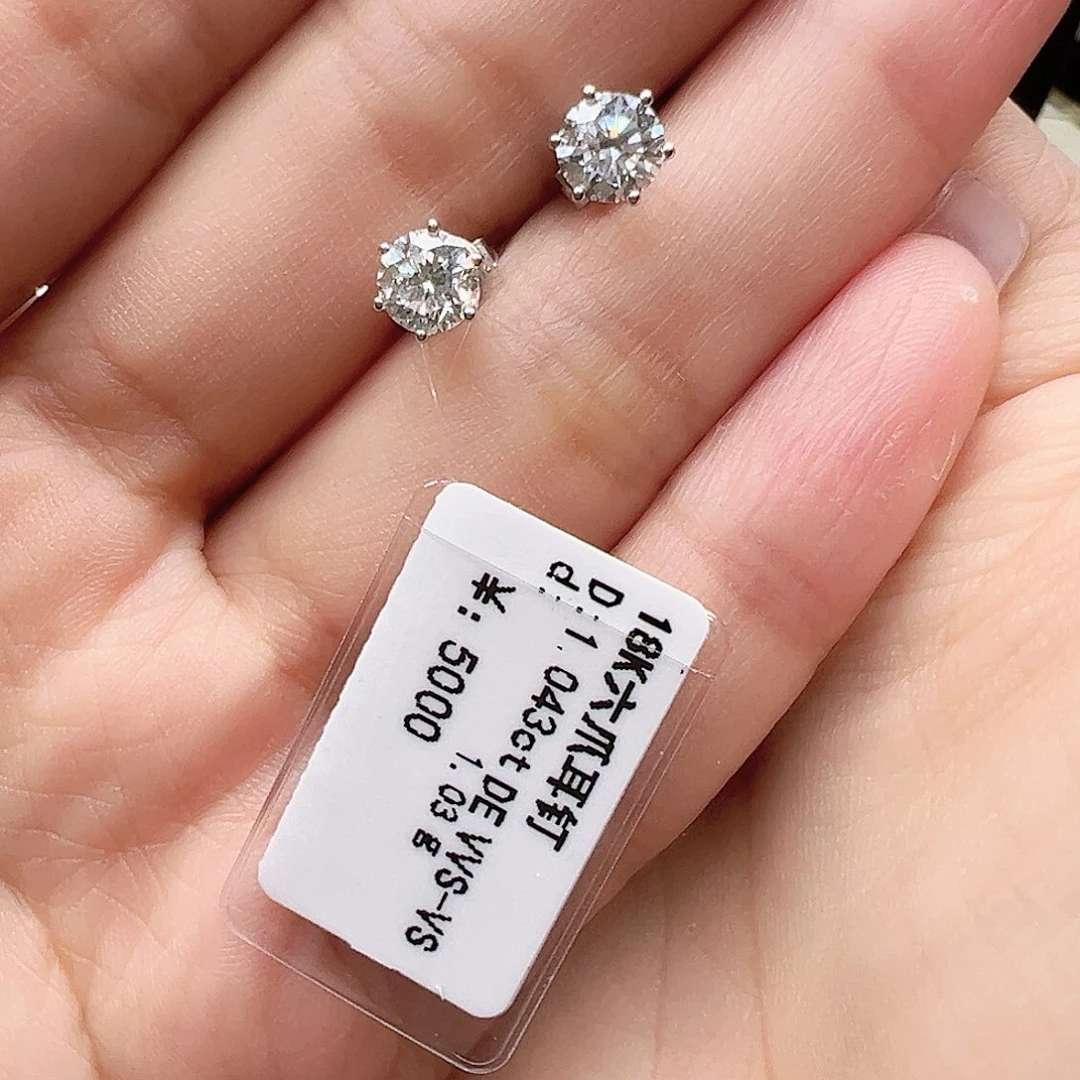 耳钉实验室培育钻石18K金镶嵌1.043ct K白六爪耳钉单只50分厚金版