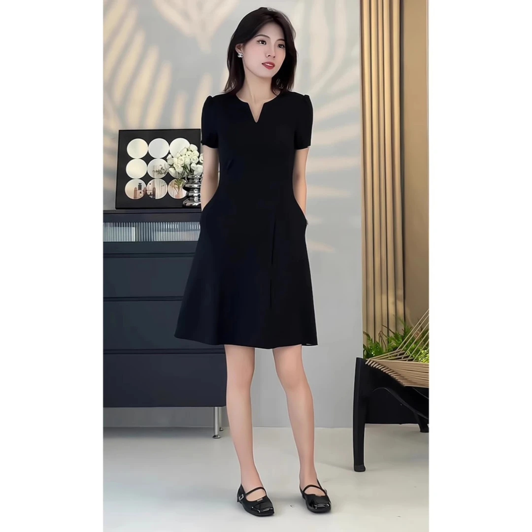 韩版简约休闲宽松修身连衣裙女夏新款显瘦气质V领收腰高级感A字裙