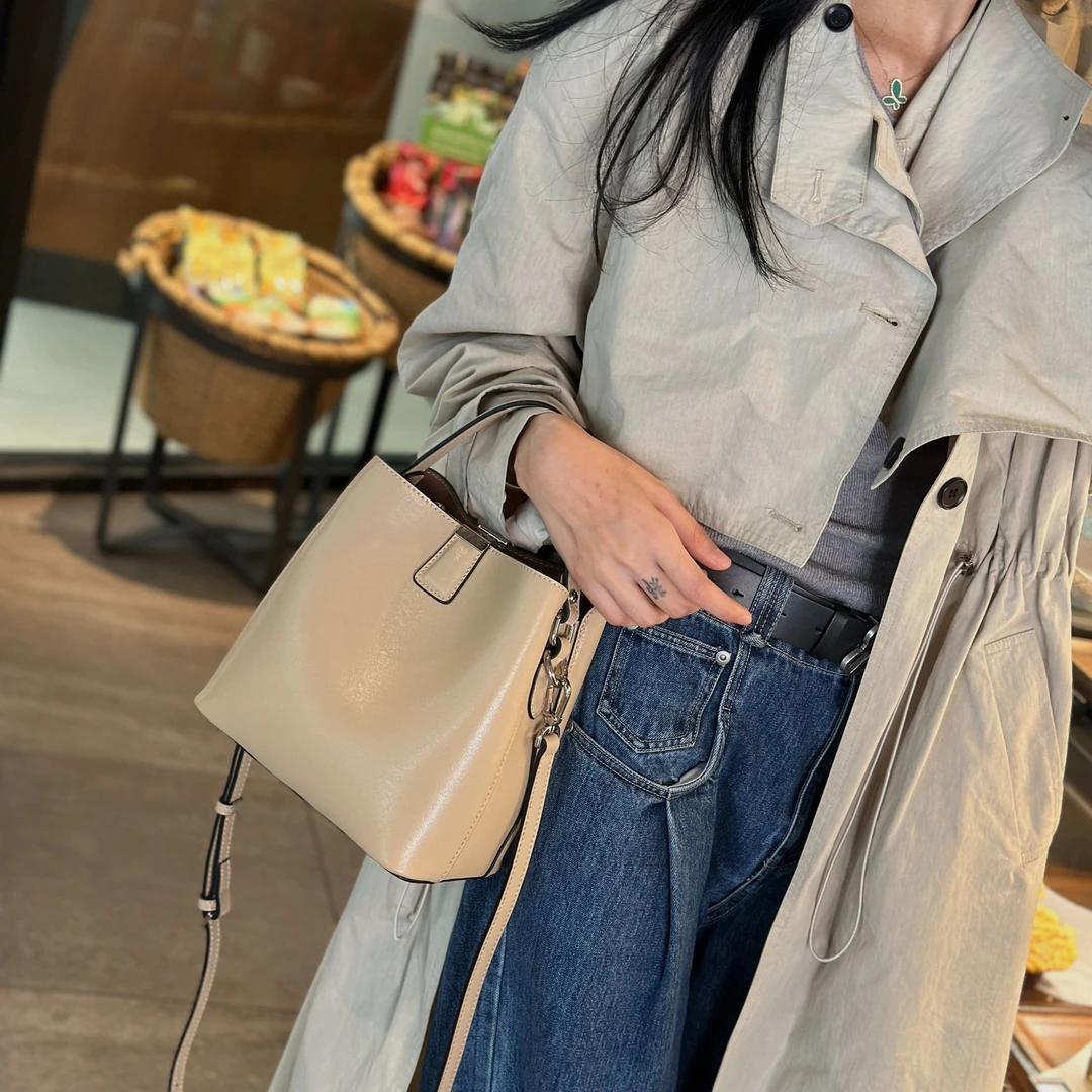 6020/奶茶色BusiDanli高端定制斜挎包气质轻奢