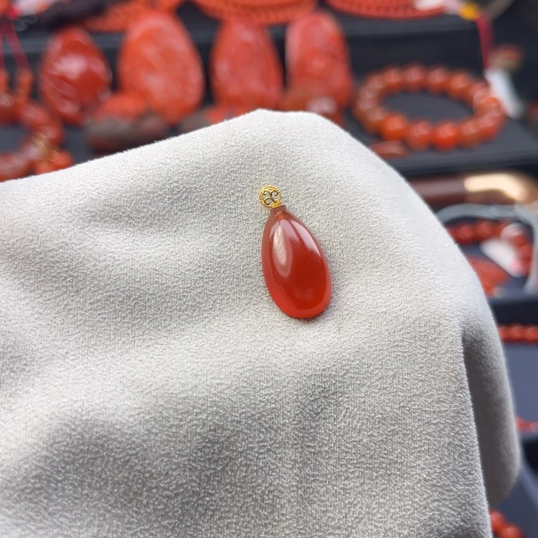 南红玛瑙18K金镶嵌颈饰