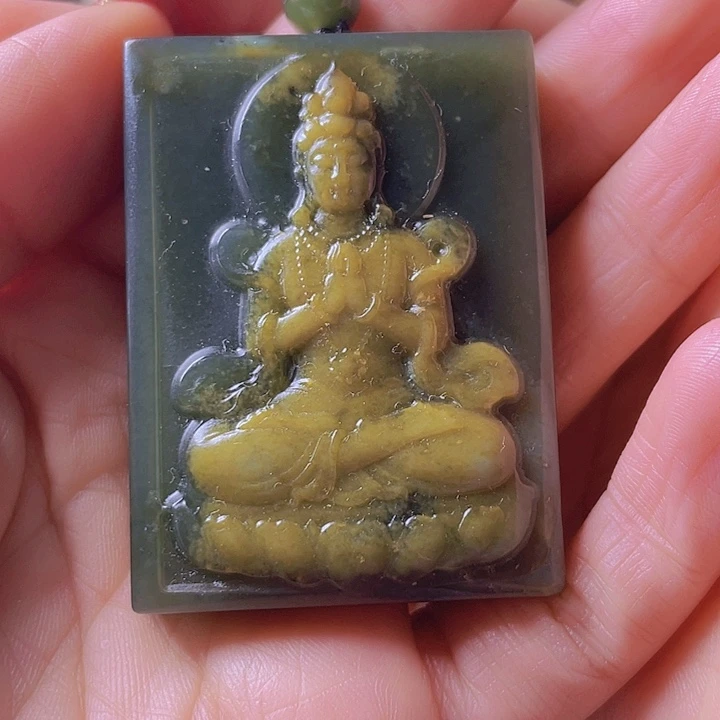 未镶嵌岫岩河磨玉（透闪石质玉）挂件解*