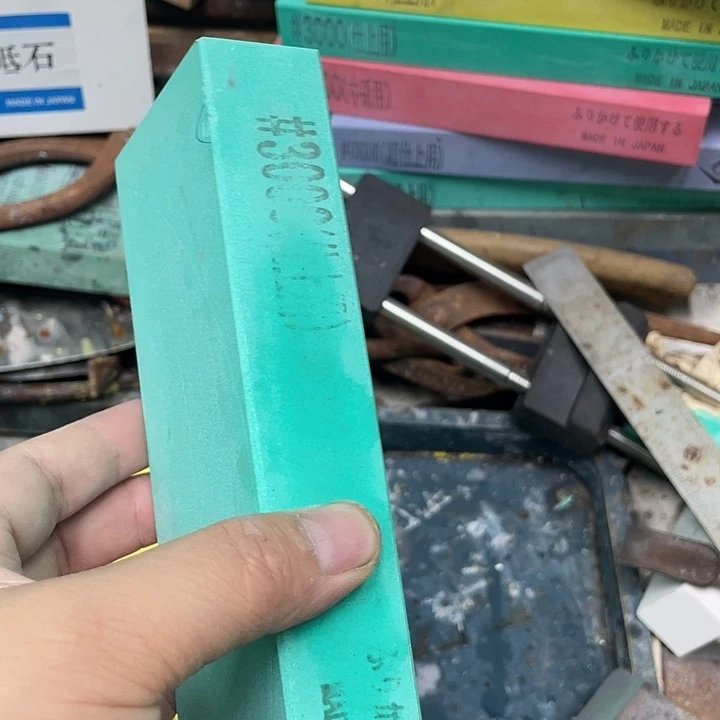 @*青磨刀石下铁快瑕疵