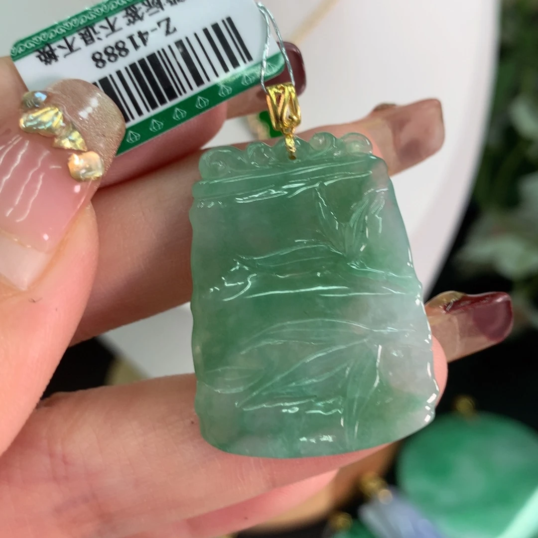 翡翠吊坠(不含链)18K金镶嵌