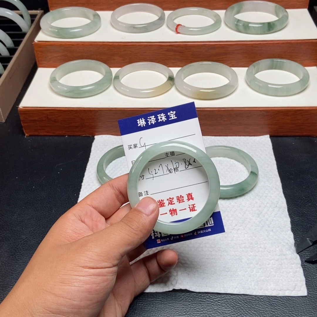 枍***兮石英质玉未镶嵌手镯9