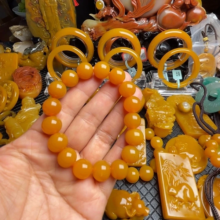 未镶嵌石英质玉（黄龙玉）颈饰