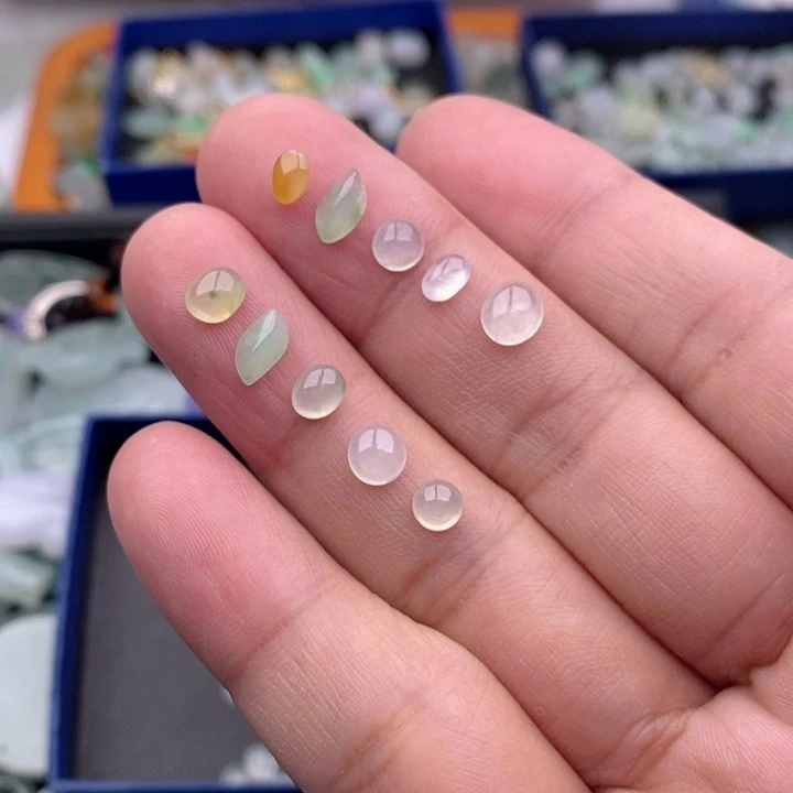翡翠未镶嵌吊坠(不含链)周****鱼