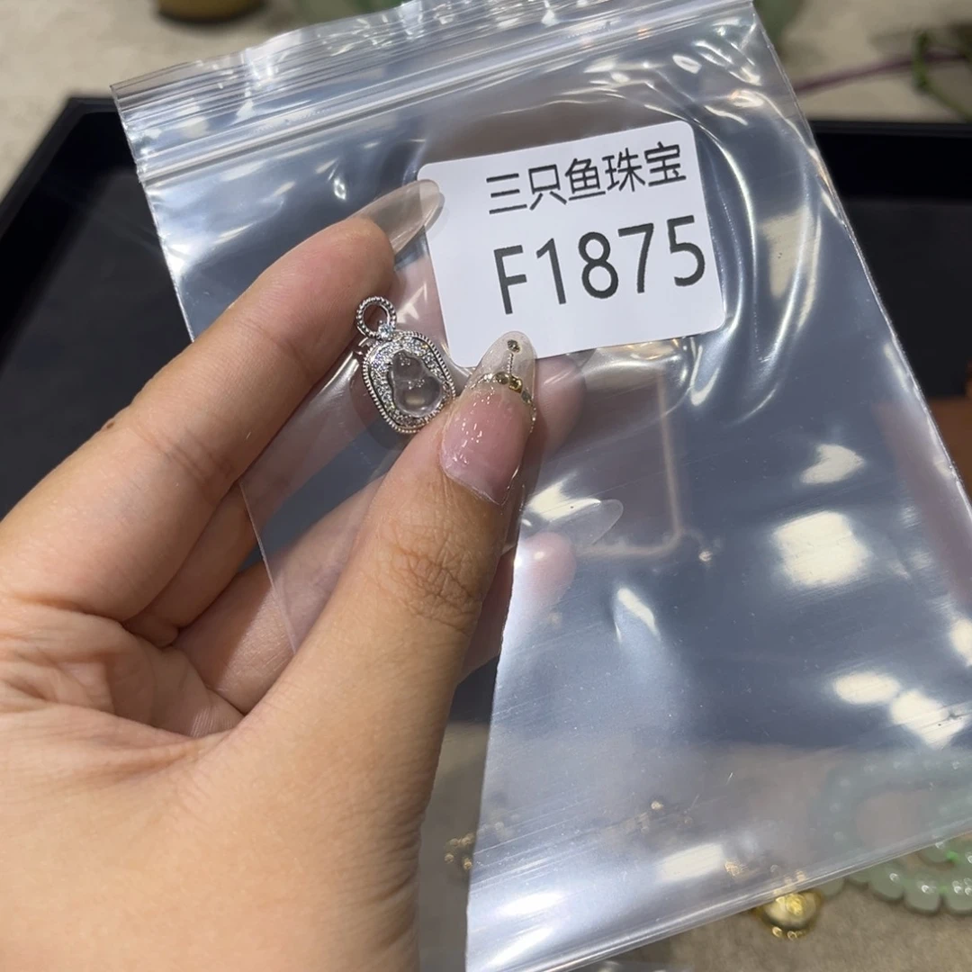 石英质玉银S925镶嵌颈饰你*?