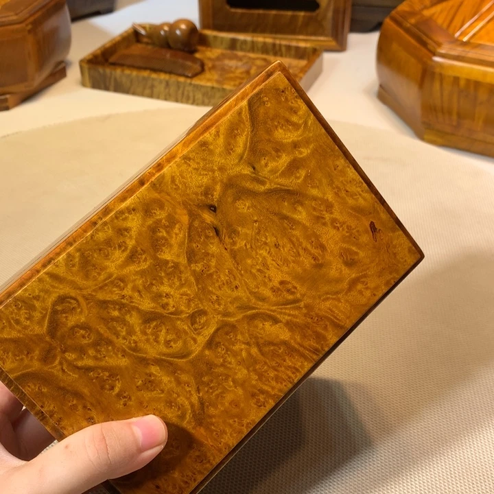 金丝楠黄金樟盒子