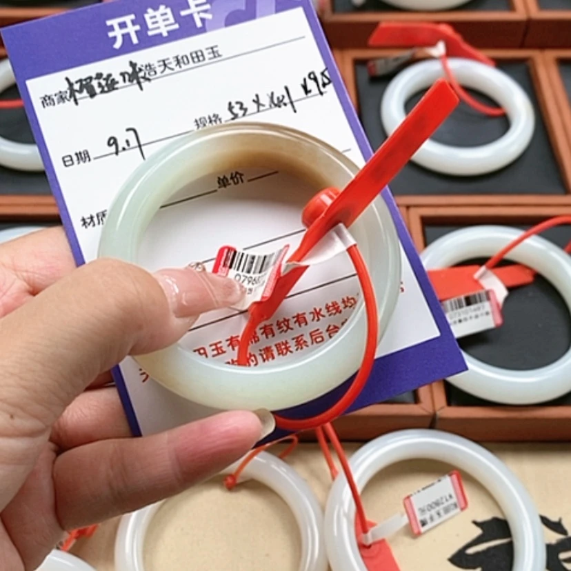 【闪购商品】未镶嵌手镯和田玉榴*味