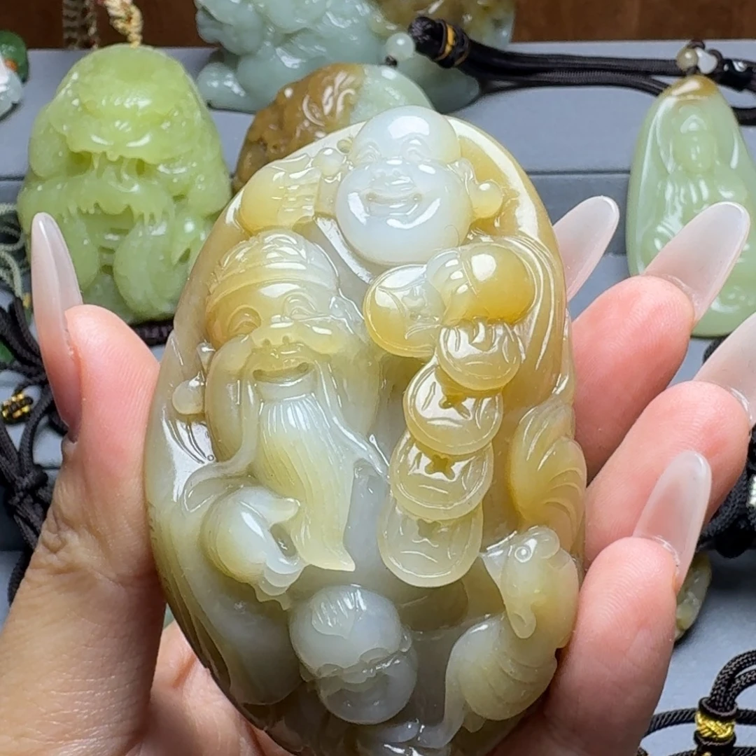 王***天和田玉未镶嵌颈饰