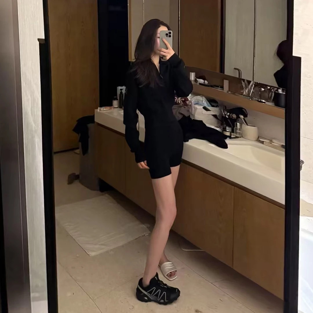 ROMI STUDIO“运动美学”棉质落肩高弹运动针织短款外套RW25SSG0142